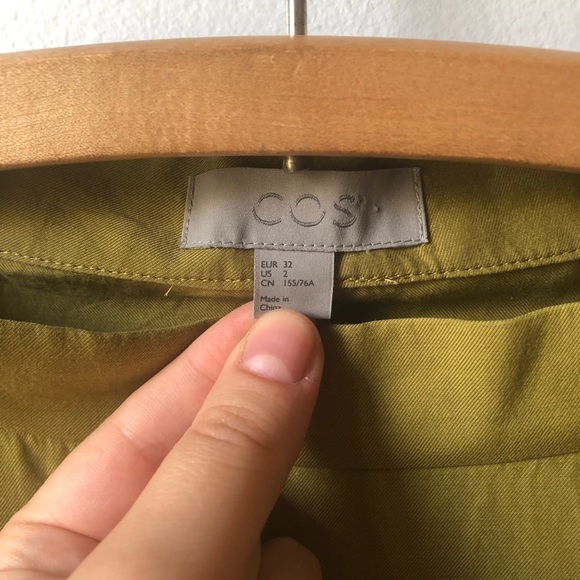 COS chartreuse cupro / cotton oversized t-shirt dress with structured collar - Picture 4 of 8